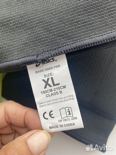 Наколенники Asics для спорта