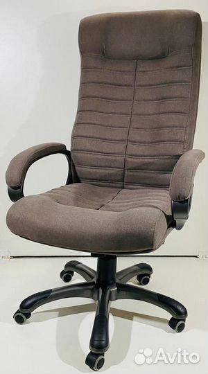 Офисное кресло