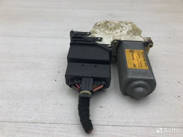 Моторчик стеклоподъемника задний правый Vw Bora