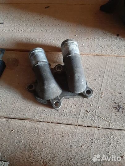 Корпус термостата на Кия Церато,Kia Cerato 1