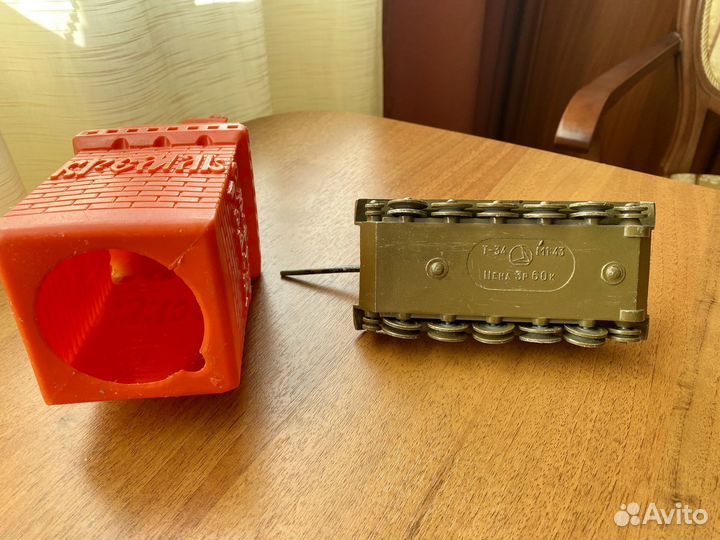 Спасская башня, танк, солдаты-дутыши СССР