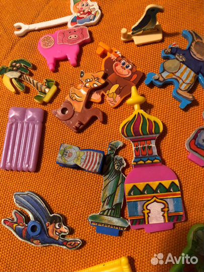 Россыпь плоских коллекций киндер