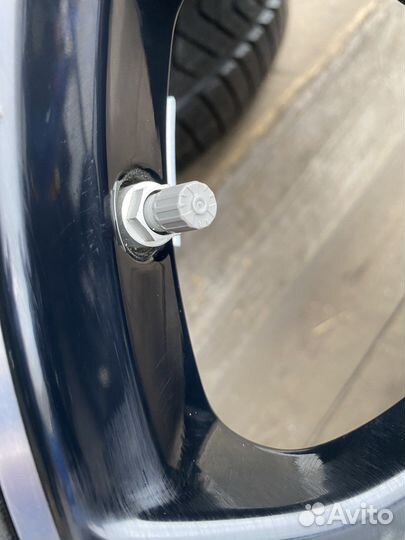 R19 Pirelli Scorpion Winter 255/50, PCD 5x112 DIA 66.6