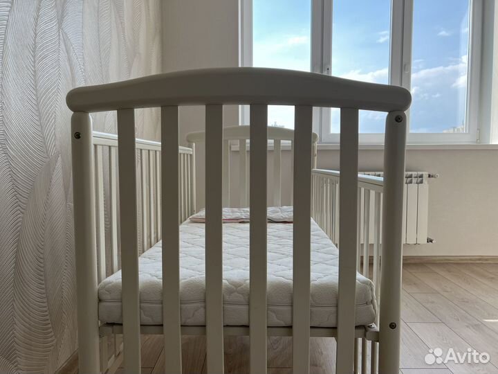 Детская кроватка с маятником + матрас