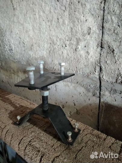 Крепление для запасного колеса на багажник