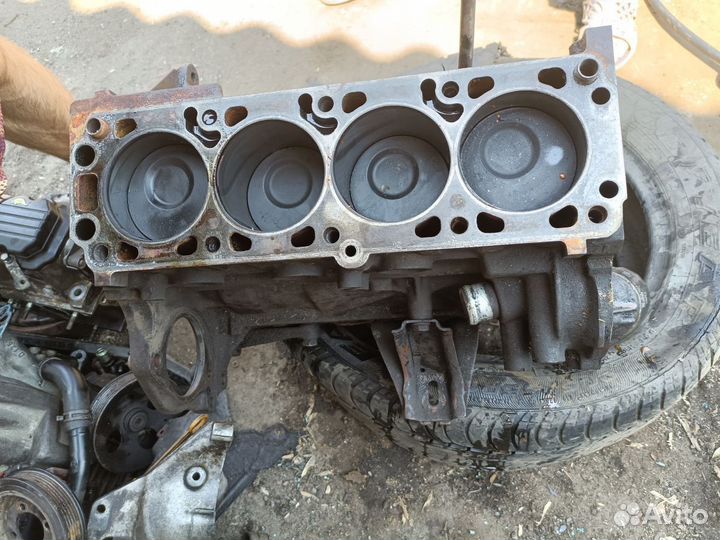 Двигатель в разборе B x20se 2.0 8v бло ка нет