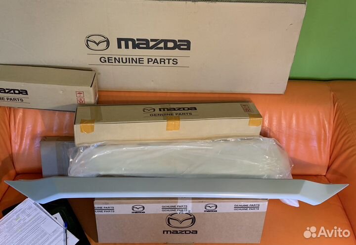 Накладка решетки радиатора Mazda оригинал