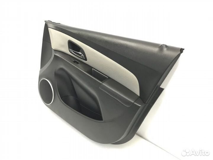 Обшивка двери передняя правая Chevrolet Cruze 1