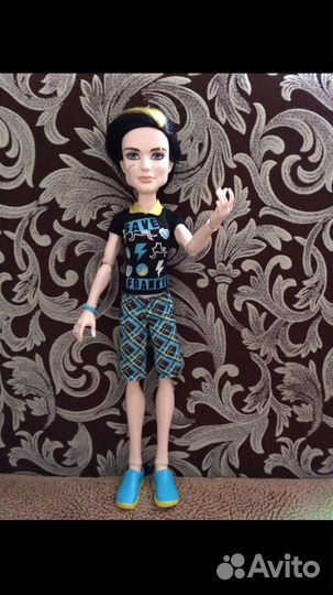 Много кукол монст хай