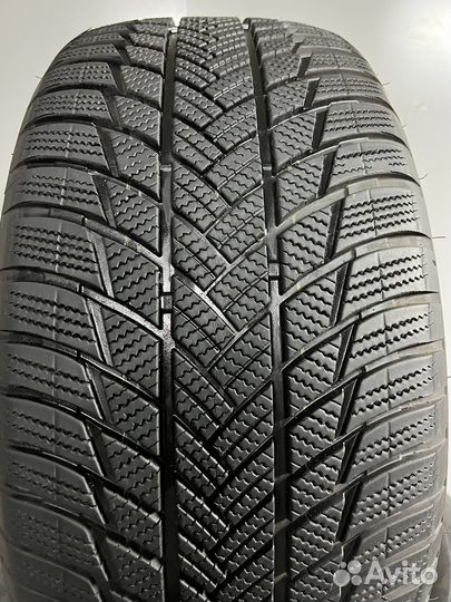 Bridgestone Blizzak LM-001 285/45 R21