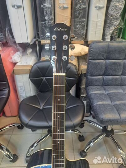 Акустическая гитара