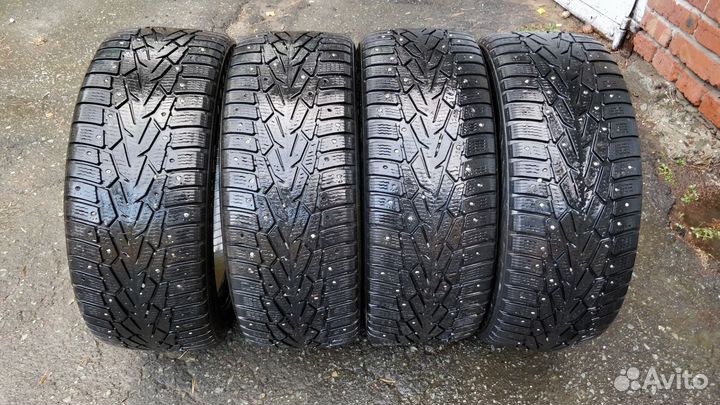 Nokian Tyres Hakkapeliitta 7 215/50 R17 T