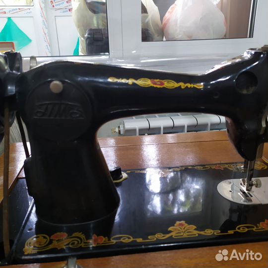 Швейная машина ножная с тумбой