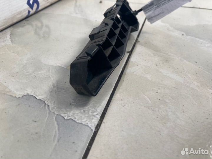 Кронштейн бампера передний правый Hyundai Santa Fe