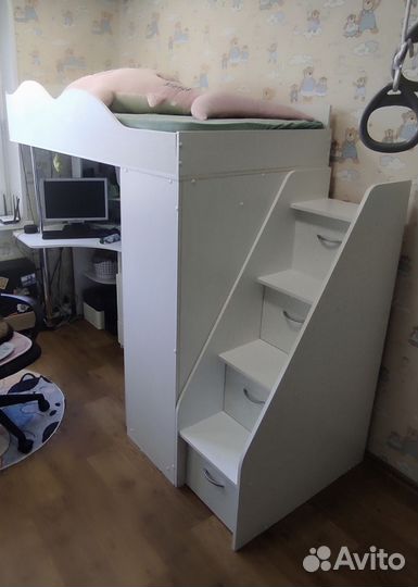 Детский мебельный гарнитур (кровать - чердак)