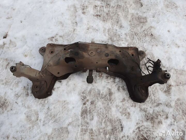 Передний подрамник Renault laguna 1