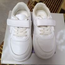 Продам детские кроссовки для девочки