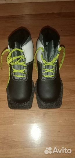 Лыжные ботинки