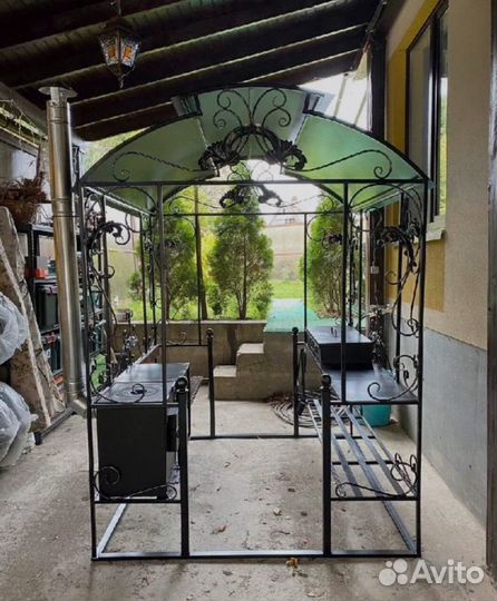 Мангал с крышей