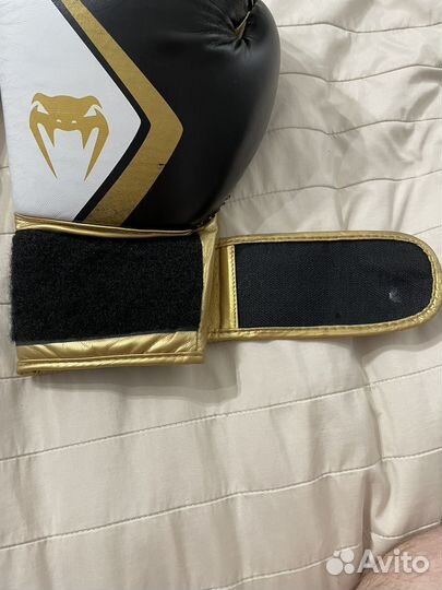 Боксерские перчатки 16 oz Venum