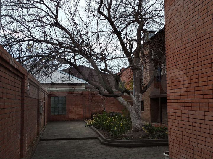 Комната 16 м² в 7-к., 2/2 эт.