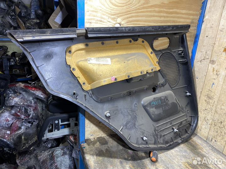 Обшивка задней правой двери Ford Fusion 79069