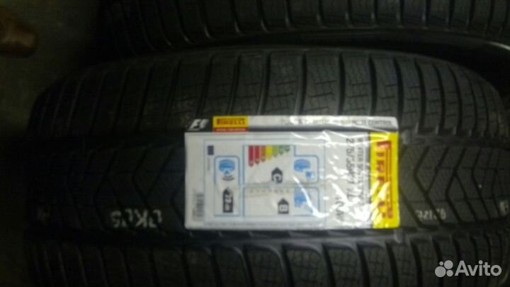 Pirelli Winter Sottozero 3 275/35 R21 103W