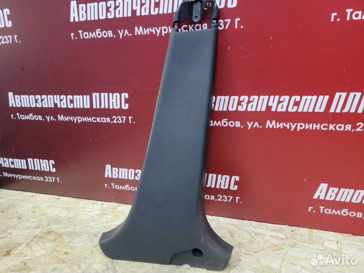 Обшивка средней стойки правая Renault Logan