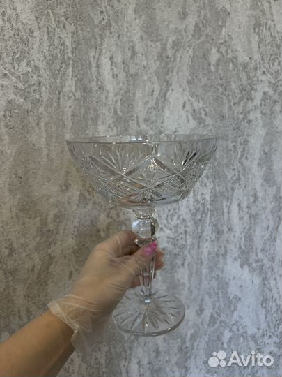 Хрустальная ваза на ножке