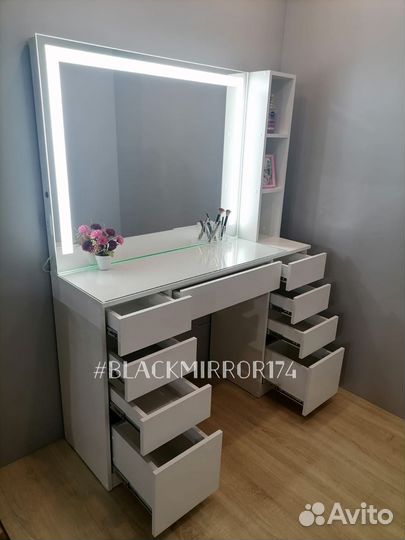 Гримерный столик с LED подсветкой и стеллажом