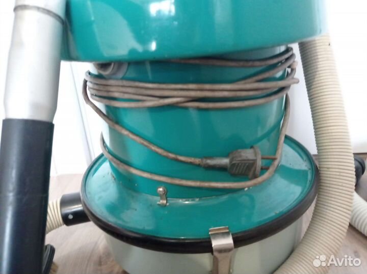 Пылесос Урал и запасной шланг СССР