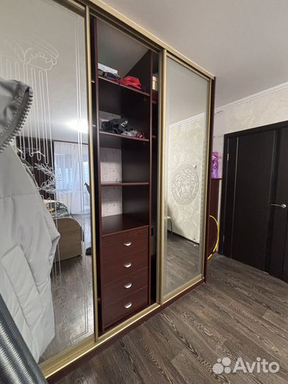 Шкаф купе с зеркалом