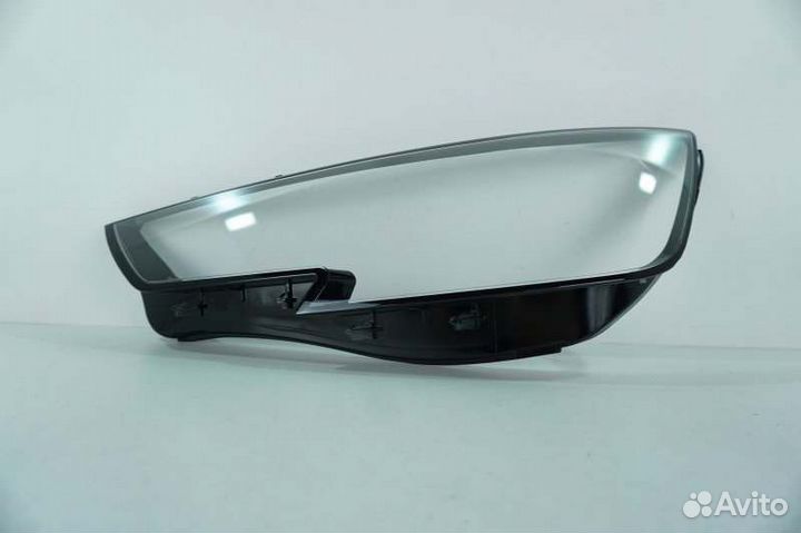 Стекло фары левое Audi A4 B9 2015-2020