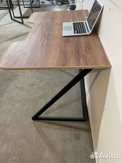 Игровой компьютерный стол