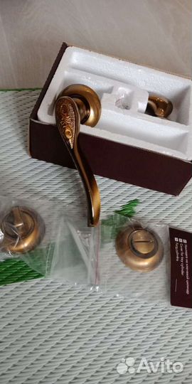 Ручки дверные +защелки