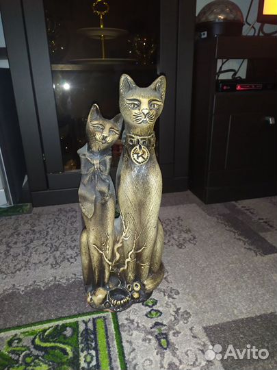 Скульптура счастливые коты