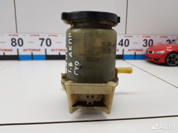 Бачок гидроусилителя (Pontiac Vibe)