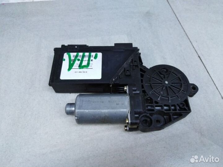 Моторчик переднего левого стеклоподъемника