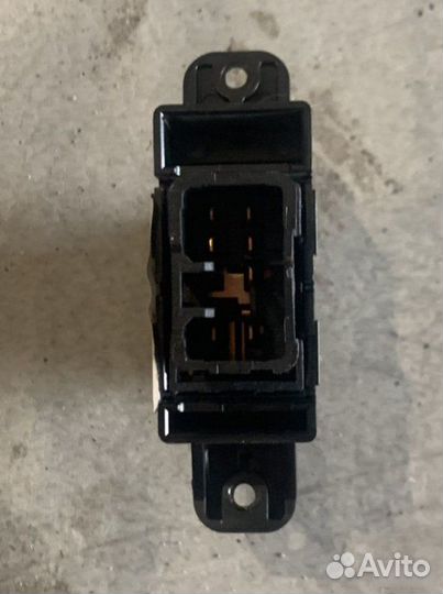 Кнопка стеклоподъемника Hyundai Solaris 1.6 G4FC