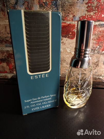 Пустые флаконы от духов Estee Lauder и Nina Ricci