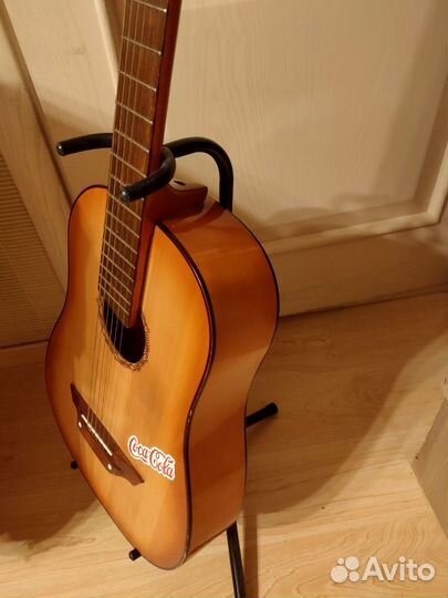 Акустическая гитара