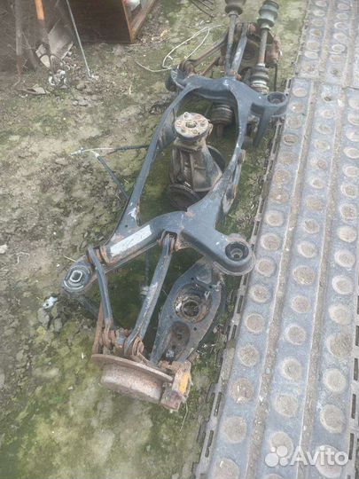 Подрамник мерседес 124