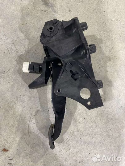 Педаль тормоза Renault Arkana