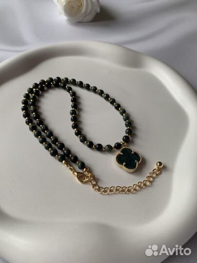 Колье чокер Van Cleef из натуральных камней яшма
