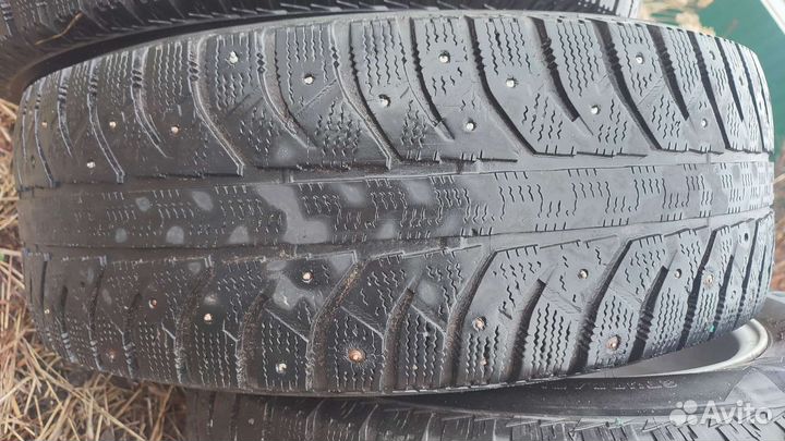Bridgestone Ice Cruiser 7000 215/65 R16