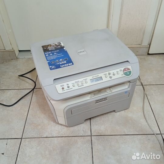 Мфу лазерный Brother DCP-7030R + полный картридж
