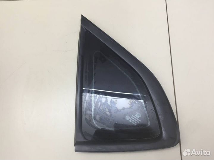 Стекло кузовное глухое левое Kia Ceed JD 2012-2018