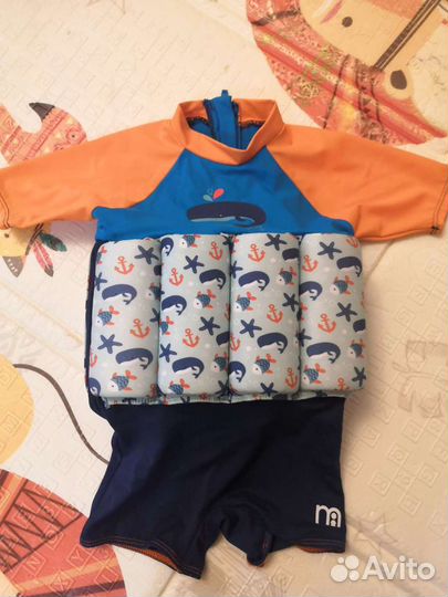 Плавательный костюм