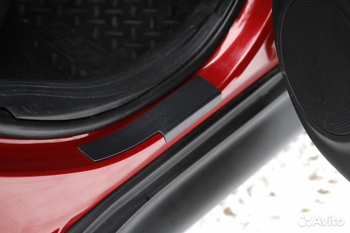 Накладки на пороги Nissan Juke (10+) RA