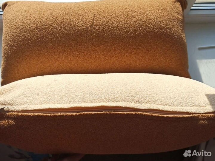 Диванные подушки осталась 1